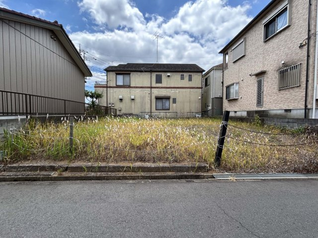 建物裏は更地となっています