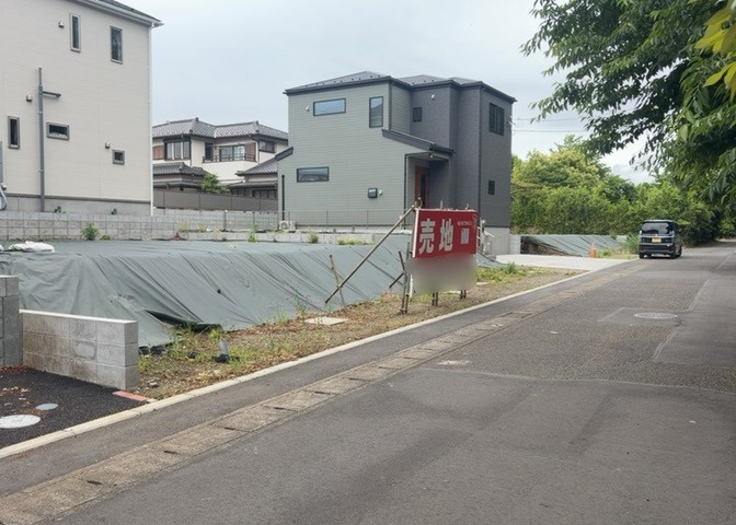 隣家の土地はどうなっているのか、生活利便施設が近くにあるのか、学校まで近いかなど、お客様のライフスタイルにあわせたイメージが重要です。また、近くにあると困る施設が近くにないかも確認するといいでしょう。