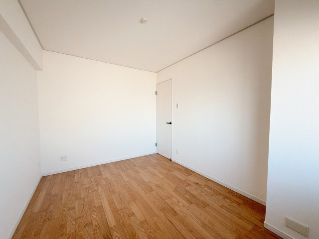 北側洋室の別角度です。