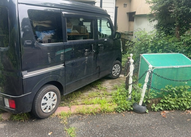 駐車場と明記されていても、最小スペースでつくられた駐車場だと大型車は駐車できなかったり、出入りしにくくなったりする可能性があります。お車のサイズと購入したい物件の駐車場のサイズを現地で確認しましょう。
