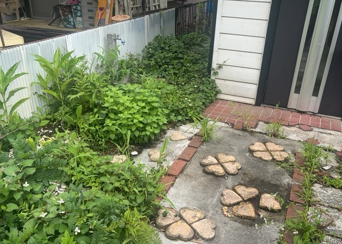 庭があることでガーデニングや家庭菜園はもちろん、こどもの遊び場やペットを放して遊ぶことができます。また、家の周囲に余裕があるということです。隣地との間があれば、十分な日当たりと、風通しが確保できます。