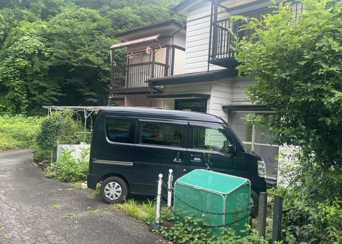 お持ちの車種によっては前面道路が広い方が便利でしょう。しかし、前面道路が広ければその分交通量が多くなるため、騒音などが気になる場合があります。実際に現地を見学し、周辺交通量や騒音などを確認しましょう！