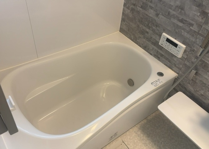 入浴時の快適さも大事なことですが、綺麗な状態を維持できなければ気持ちよく入浴できません。毎日の掃除が楽という点は大事なポイントになります！カビが生えにくく掃除がしやすい、壁や浴槽を選ぶといいでしょう。