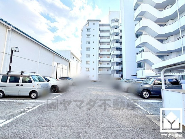 新たに家具を買わなくても良いので、ハンガーパイプ付きのクローゼットは嬉しいですね。