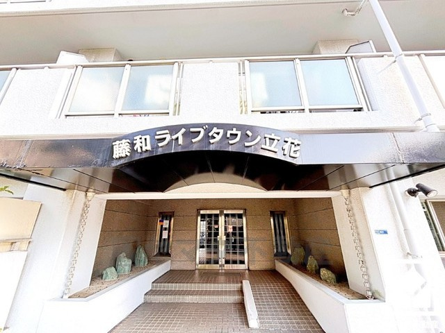 お洋服はもちろん、スーツケースなどの大物もしっかり収納できます。