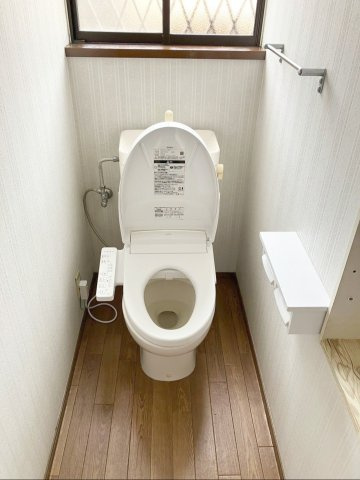 ウォシュレット新品！快適なトイレです！