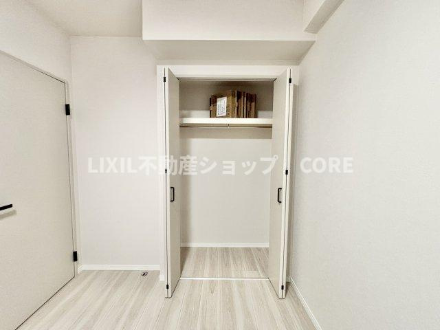 普段着やスーツはもちろんのこと、コート類などもしっかり掛けられます。