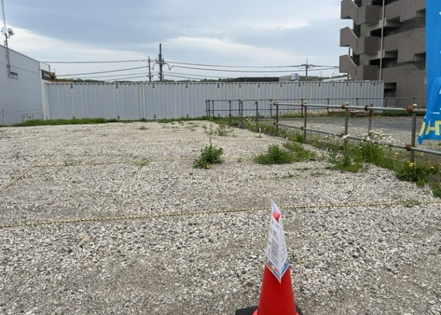 土地の形が極端に長細かったり、狭小地、あるいは道路との高低差がある傾斜地だった場合、後々売ろうとしても買い手がつかない場合もあります。後々、売却することになった時に価値の下がらない土地を選びましょう。