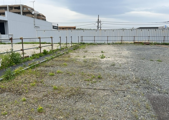 土地を買う際、住む地域の自治体や福祉の補助制度にも注目してみましょう。子供や老人の医療補助やゴミ出しのルールなど、自治体によってルールに大きな違いがあるため、暮らしやすい土地で判断するとよいでしょう。