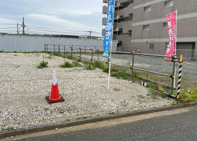 人が暮らすうえで日光は大切な要素となります。日当たりの良さは譲れないポイントですね。併せて近くに大きな建築物の建築予定がないか、あるいはそれが可能な土地が近くにないか事前に確認することもお勧めします。