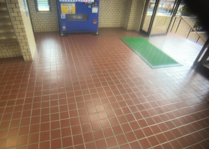 マンションのエントランスには、もともと風よけや防犯の役割がありますが、マンションによって宅配ボックスなどの設備が備わっている所もあります。日々の生活をイメージしながら生活しやすさをチェックしましょう。
