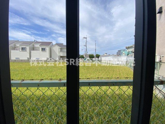 裏側は田んぼで日光を遮られる物がないです！お子様の体育の授業等も見れます。