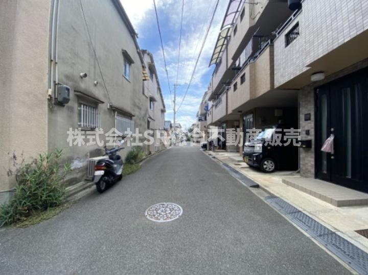 前面道路含む現地写真です