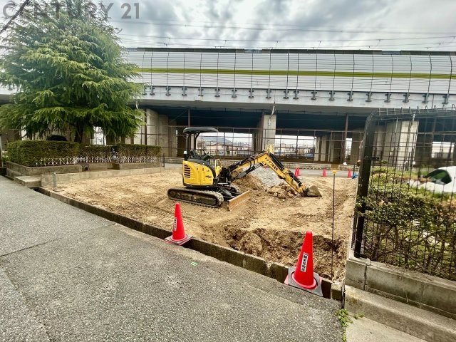 緑豊かな住環境で、教育・生活施設が近隣に揃った、子育て世代や落ち着いた暮らしを求める層に人気のエリアです。