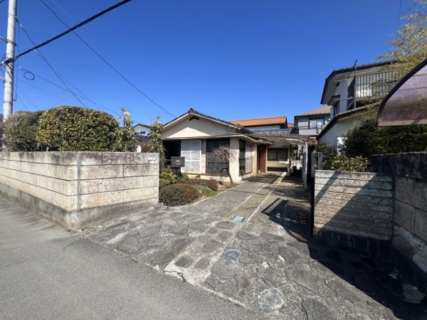 【甲府市屋形1丁目　古家付土地の前面道路含む現地写真】