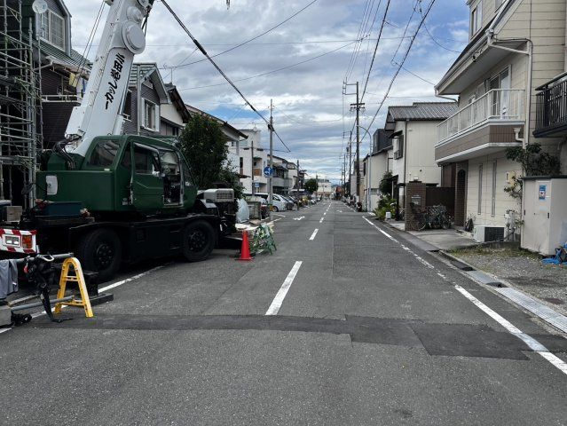 前面道路：道幅が広いので駐車のストレスが軽減され、来客時にも便利です。