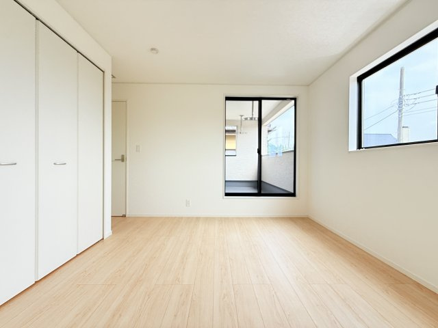 家具や小物を合わせやすいシンプルデザイン♪　広さや日当たりなど、写真では伝えきれない部分を現地で確認してみませんか？