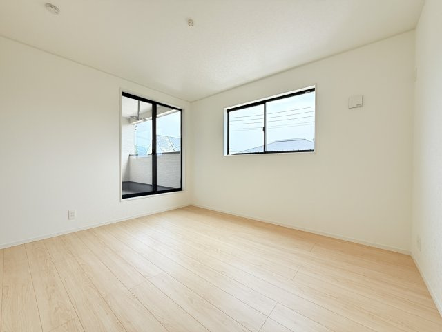 家具や小物を合わせやすいシンプルデザイン♪　広さや日当たりなど、写真では伝えきれない部分を現地で確認してみませんか？