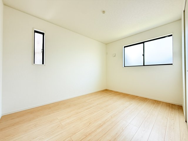 家具や小物を合わせやすいシンプルデザイン♪　広さや日当たりなど、写真では伝えきれない部分を現地で確認してみませんか？
