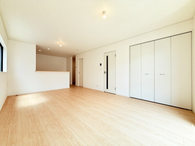 広々としたＬＤＫ♪　家具を置いても窮屈感を感じず過ごせます。