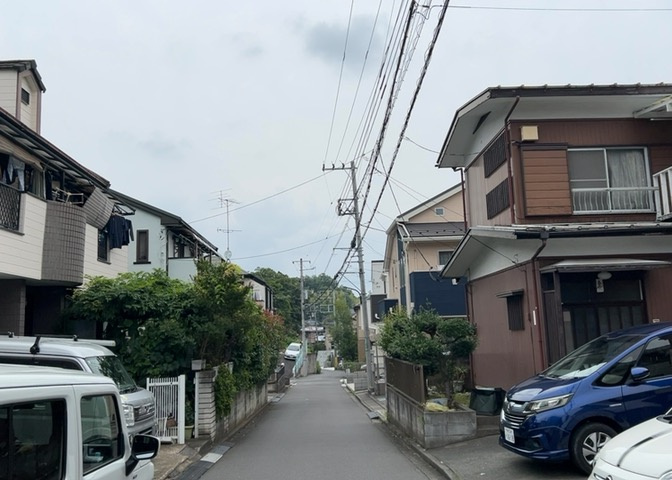 眺望を気にして物件を探す場合、前面に建物が建っていないか現地で確認しましょう！前面に建物があると景色はもちろん、日当たりや風通しにも影響が出てきます。住んだ時のことを想像しながら現地見学をしましょう。