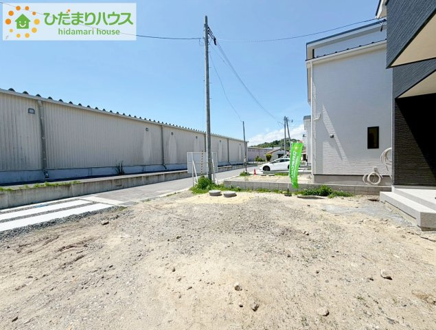 カースペース2台ＯＫ！前面道路も幅が広いため車庫入れも安心です(^^)/