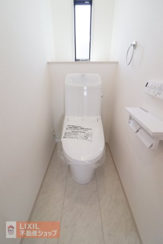 毎日使う場所だからこそ、清潔で快適な温水洗浄便座付きが嬉しいポイントです。