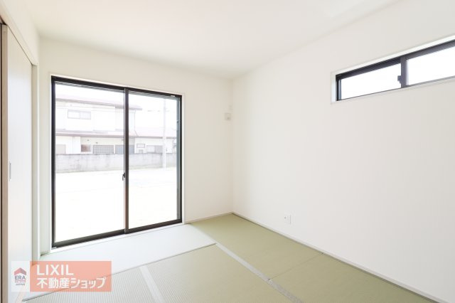 ゴロゴロと寝転がれる和室は、家事の合間のリフレッシュスペースや、アイロン掛けなどの家事空間にもオススメです。