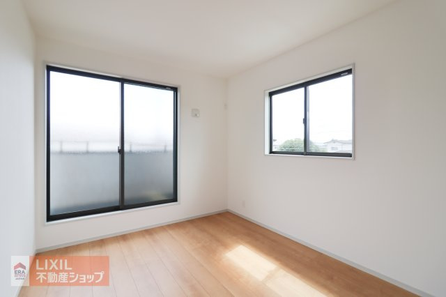 シンプルな内装デザインなので、どんなインテリアにも合わせやすく、お好みの家具を置いて自分だけのお気に入りの空間をつくれます。