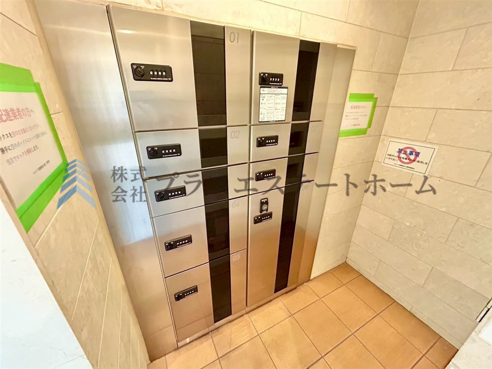 留守がちなご家庭にも嬉しい宅配ボックス付き♪