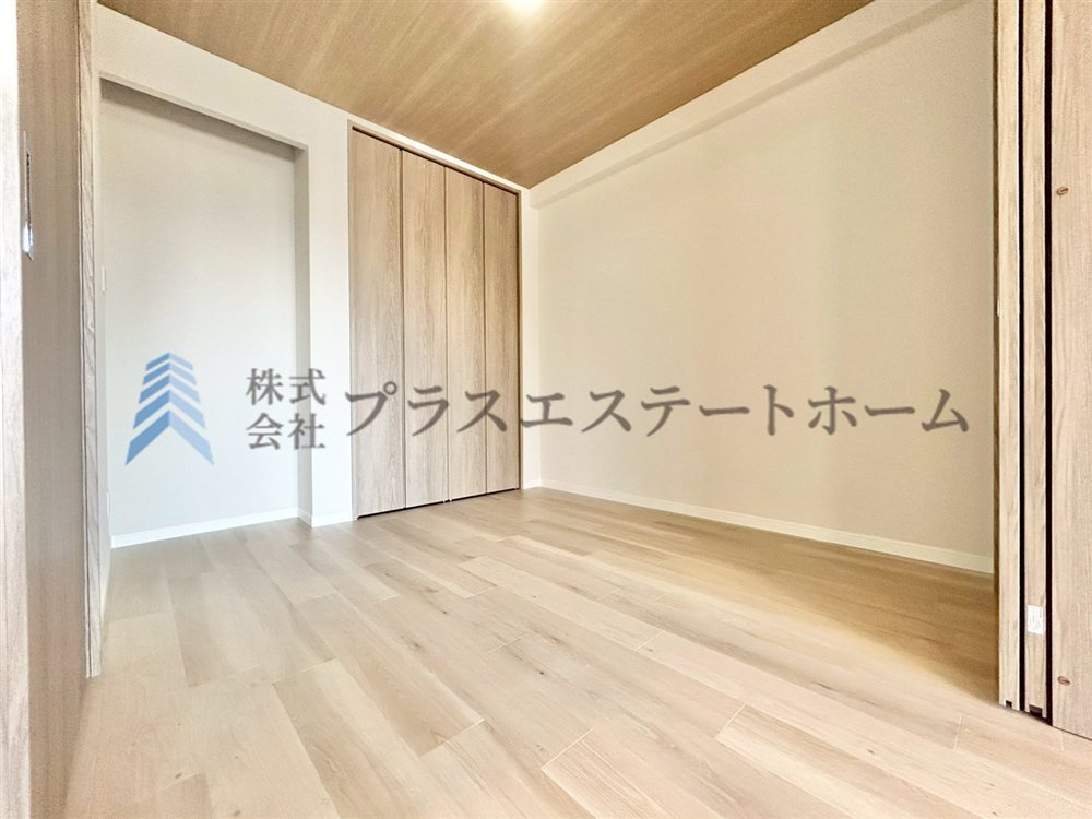 洋室はシンプルな配色にしていますので、お客様好みの家具を配置頂けます♪