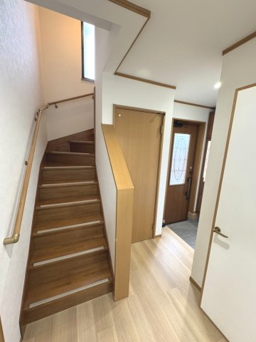 玄関は収納スペースもしっかり確保　いつもきれいな玄関を保つことができます