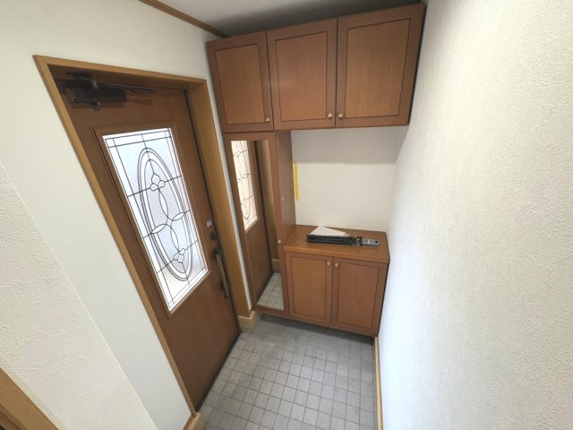玄関は収納スペースもしっかり確保　いつもきれいな玄関を保つことができます