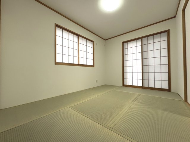 和室6.1帖　ごろ寝や読書にちょうどいい、くつろぎの和室スペース。
