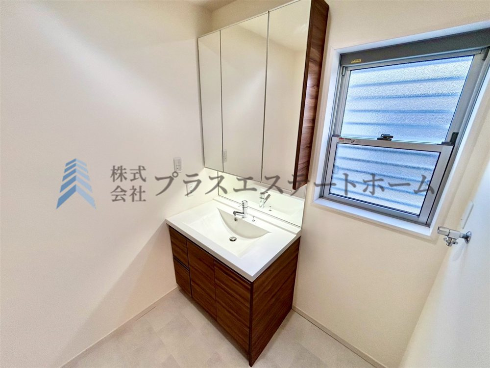 洗面ボウルも広くメイクの時間をより素敵に♪