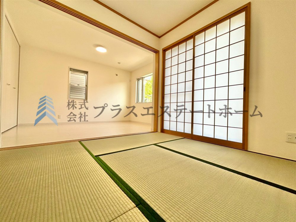 1階の洋室と続き間の和室です♪
