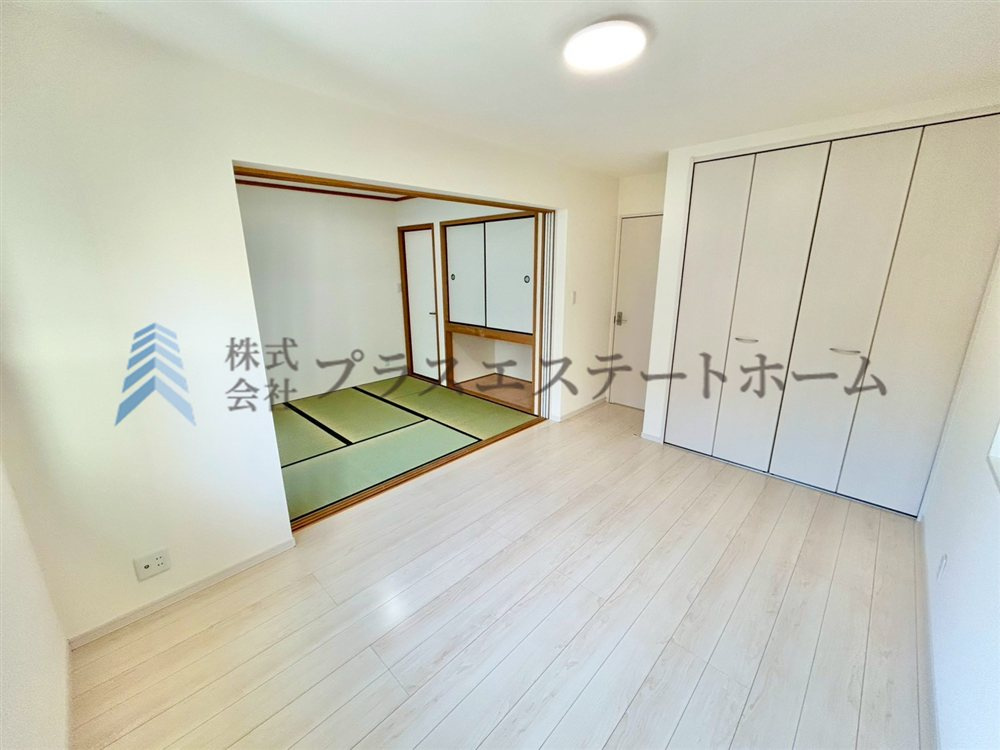 洋室はシンプルな配色にしていますので、お客様好みの家具を配置頂けます♪