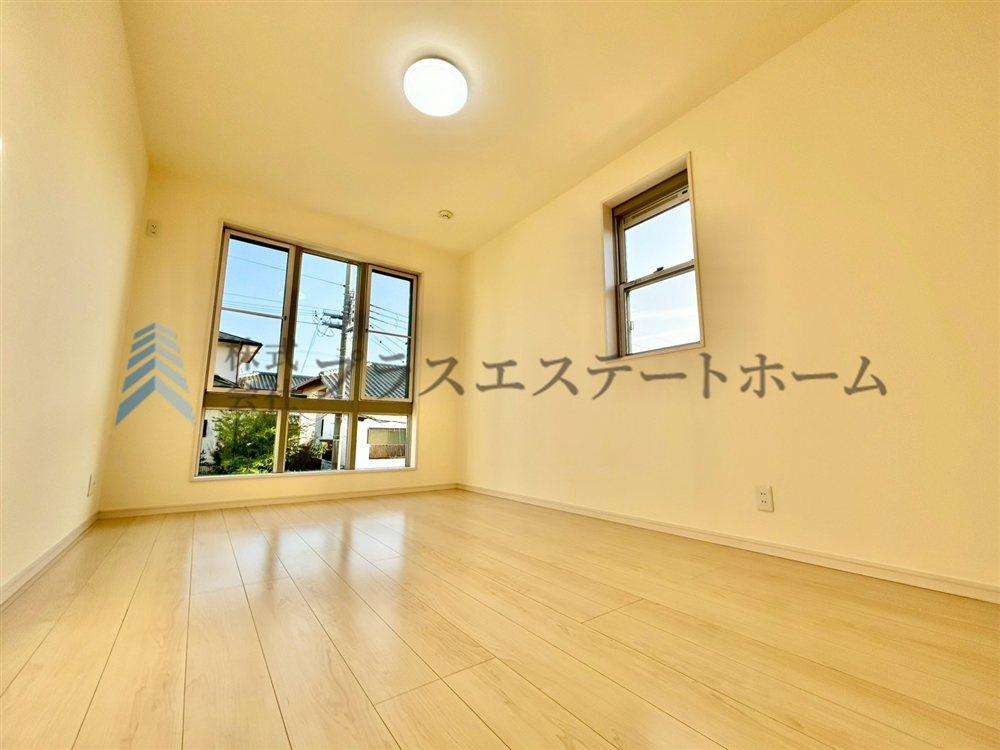どんな家具や敷物でも部屋に馴染みやすく、　コーディネートがし易そうですね♪