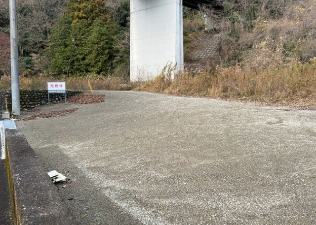 物件の詳細については、現地を見てわかること以外に、役所や法務局などで調べないとわからないことがあります。そのため、現地に行く場合は、もしこの物件を買ったらどのような生活ができるかをイメージしましょう。