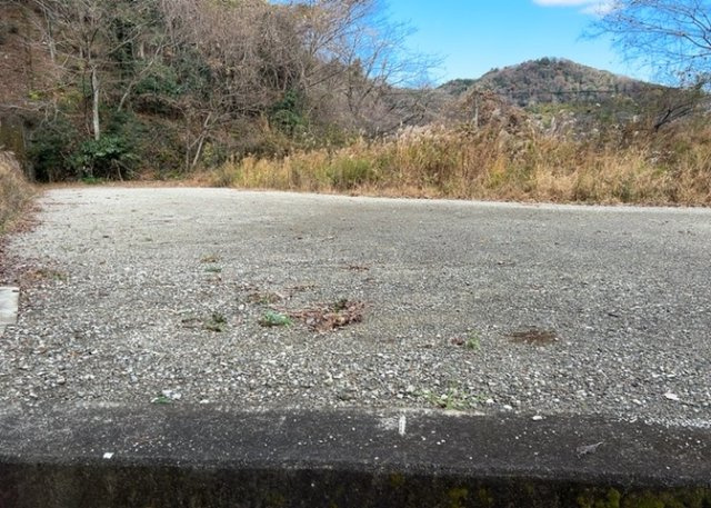 家を建てる前提で土地を探している場合、地盤の丈夫さは譲れない条件の一つです。地盤が脆弱だと追加工事が必要となります。また、過去に地盤沈下や液状化現象を起こした土地は、できるだけ避けた方がいいでしょう。