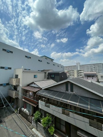 現在ご返済中のカーローン・カードローン・教育ローンなどを住宅ローンに一本化したり、家具家電購入費用・引越し費用を住宅ローンと組み合わせるなど、お客さまにメリットの多い住宅ローンのご提案が可能です。