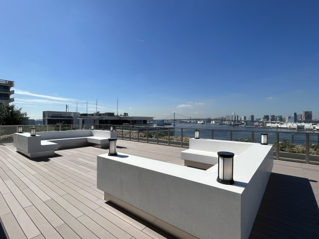 【SUN　B棟　パーティルーム　TERRACE】都心を見渡せるオープンエアテラスを併設