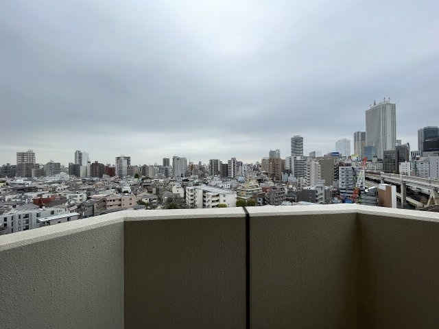 前面棟無しで南向きのバルコニーは、陽当たり・通風・眺望良好です。　