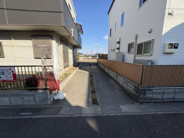 3LDK・小屋裏収納付き！駐車スペース2台可(車種による)！南向きバルコニー！2025年12月リフォーム済！