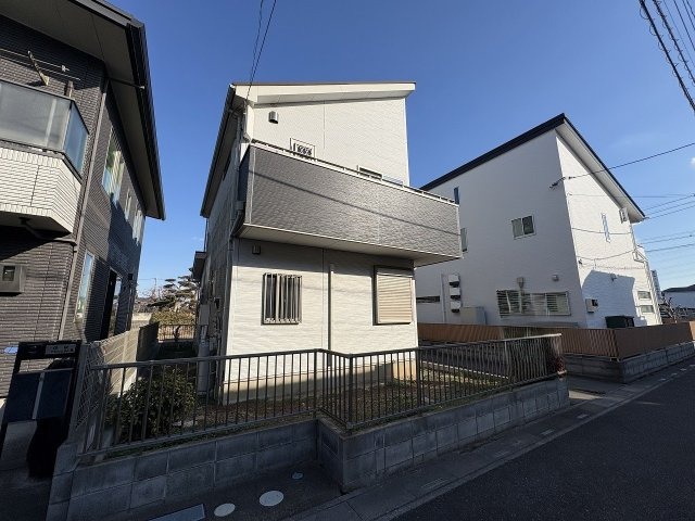 3LDK・小屋裏収納付き！駐車スペース2台可(車種による)！南向きバルコニー！2025年12月リフォーム済！