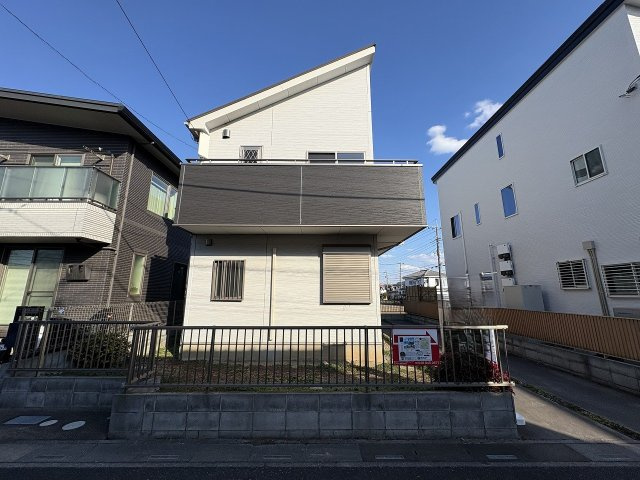 3LDK・小屋裏収納付き！駐車スペース2台可(車種による)！南向きバルコニー！2025年12月リフォーム済！