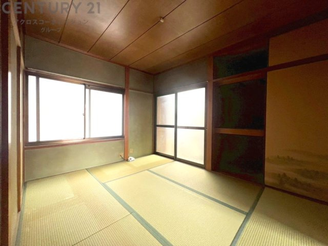 子供部屋…創造性や成長を促す遊びの空間を提供。学習や趣味に集中できる環境を整えます。個別のプライベートスペースは自己表現と自立心を育み、心地よい睡眠環境を整えリラックスできる場所を提供。