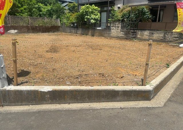 家を建てる前提で土地を探している場合、地盤の丈夫さは譲れない条件の一つです。地盤が脆弱だと追加工事が必要となります。また、過去に地盤沈下や液状化現象を起こした土地は、できるだけ避けた方がいいでしょう。