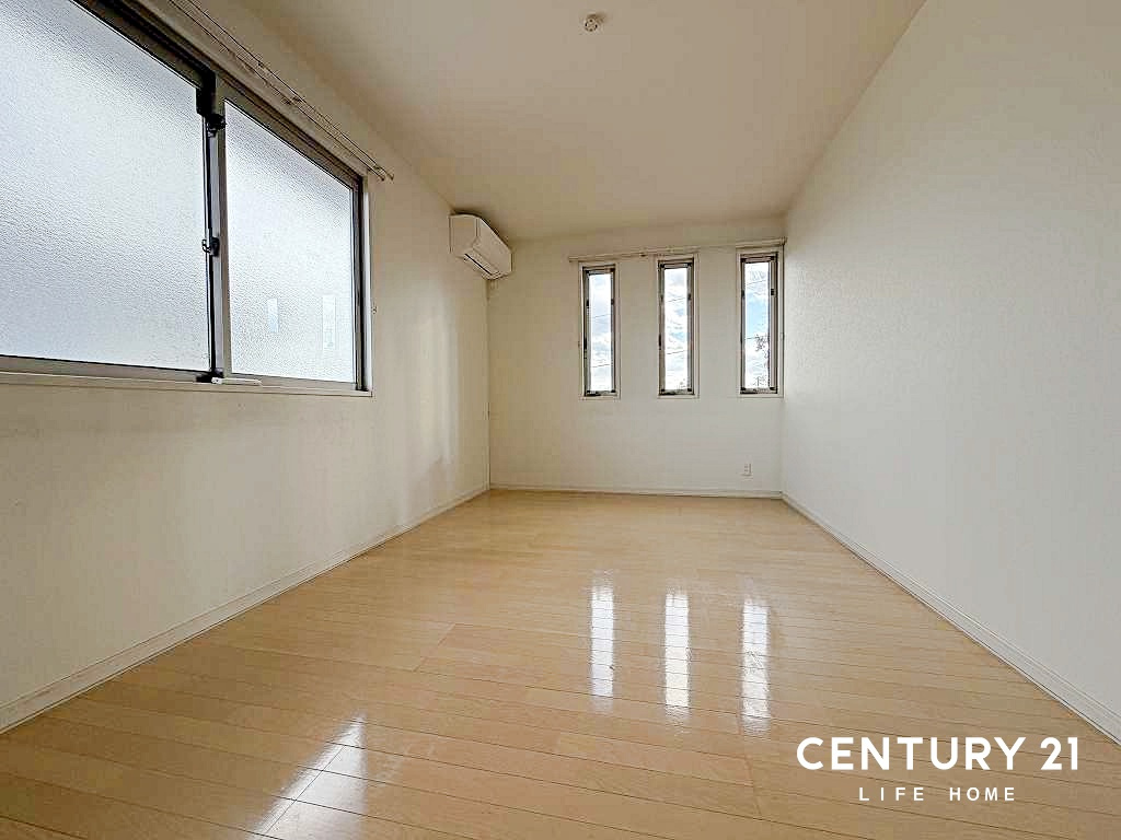 使い勝手のいい洋室です