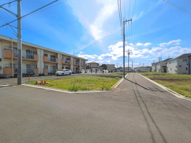 前面道路含む現地写真です